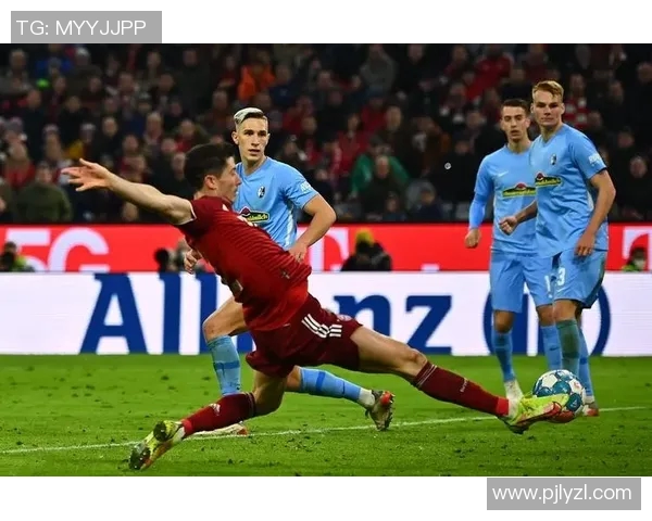 莱万重返德甲对阵旧主拜仁球迷怒斥其背叛与忘恩负义