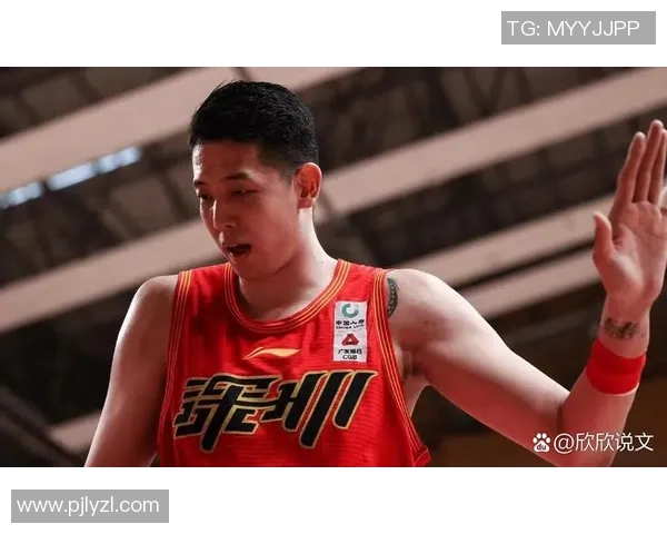 篮球明星转会潮涌动新赛季球队重组引发关注与期待